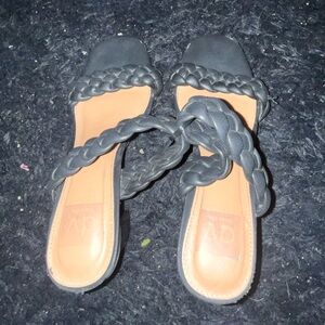 Dolce Vita black strappy heeled sandals – size 10